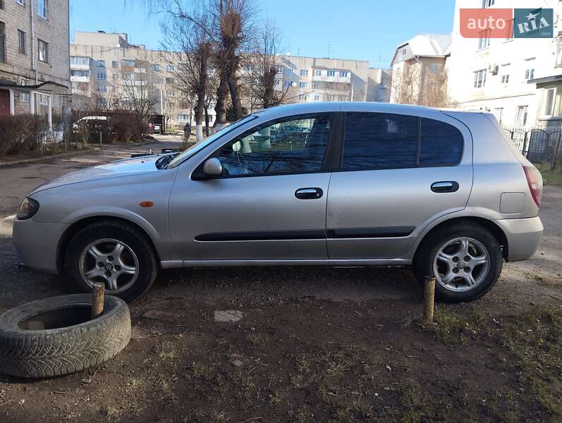 Хетчбек Nissan Almera 2003 в Чернівцях