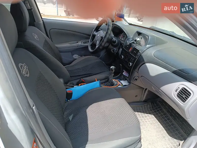 Nissan Almera
