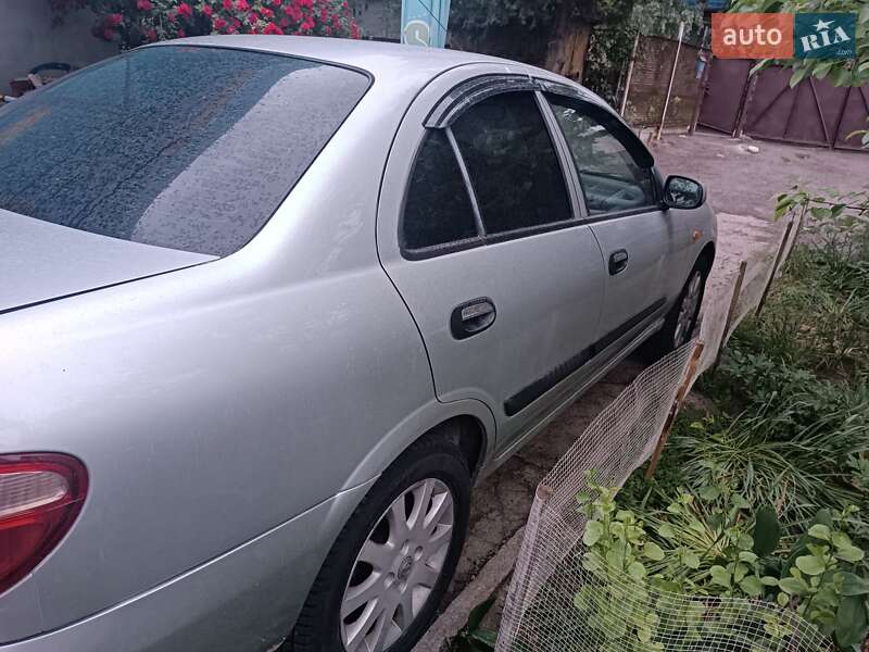 Nissan Almera 2003