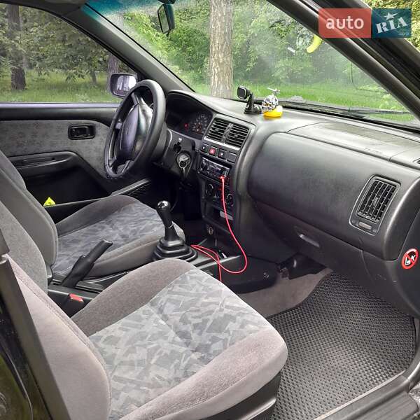 Седан Nissan Almera 1997 в Вишневом