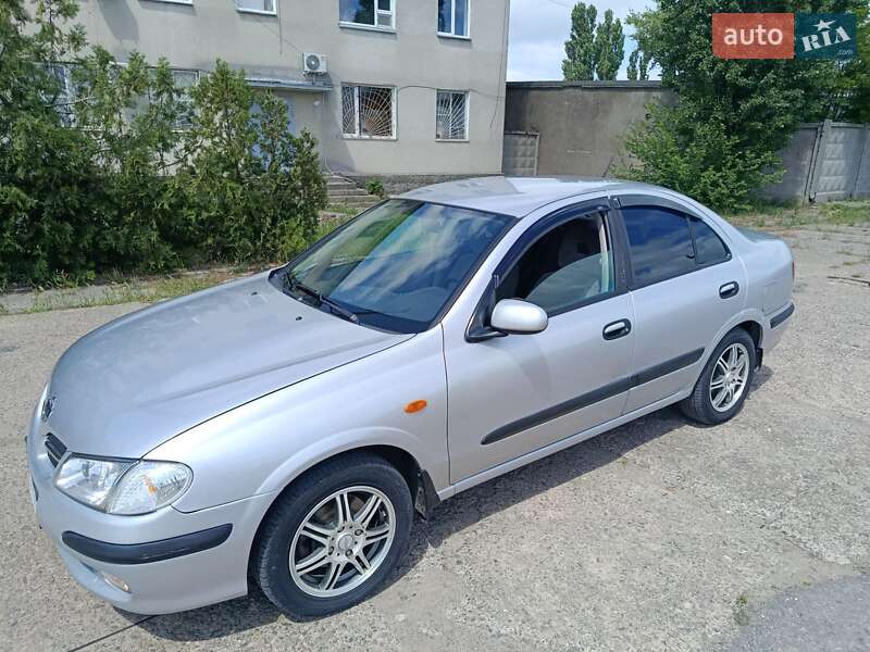 Nissan Almera 2001