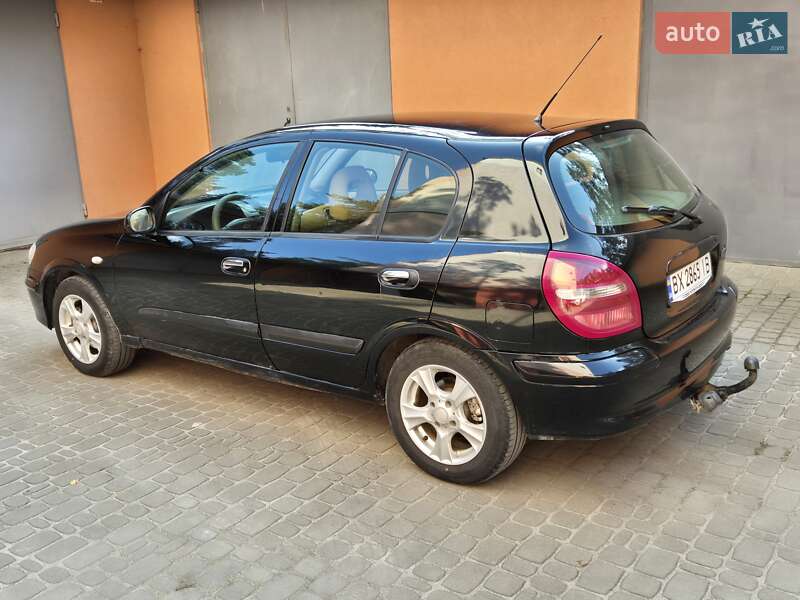 Хетчбек Nissan Almera 2000 в Славуті