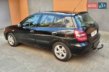 Хэтчбек Nissan Almera 2000 в 