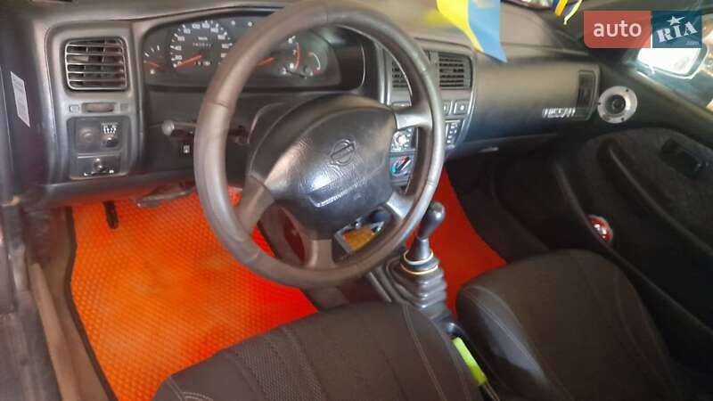 Хэтчбек Nissan Almera 1996 в Мерефа