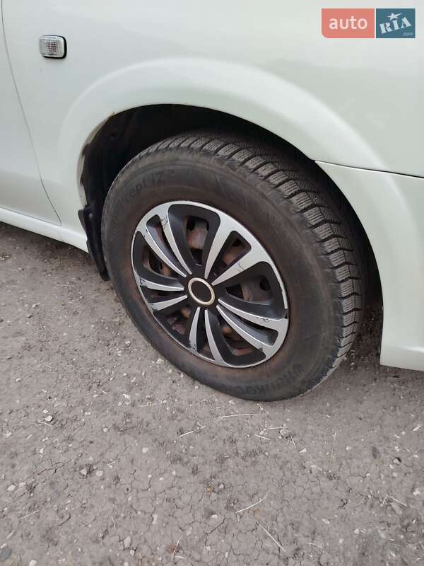 Седан Nissan Almera 2012 в Могилев-Подольске