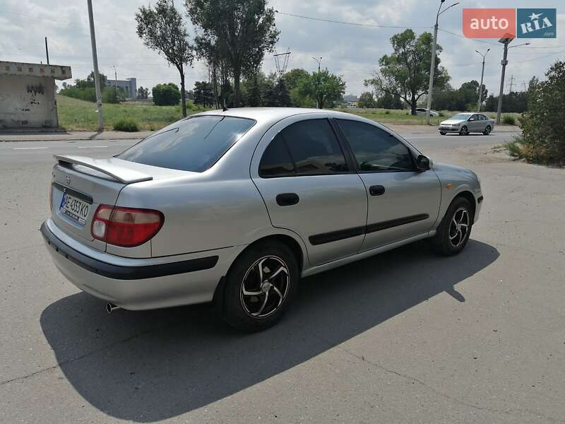 Седан Nissan Almera 2001 в Днепре