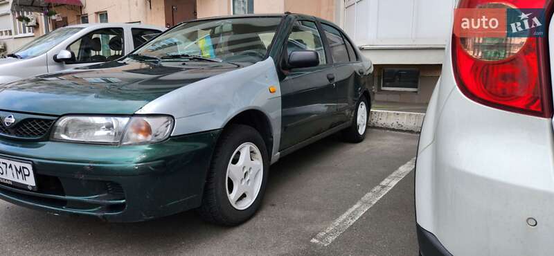 Седан Nissan Almera 1998 в Вышгороде