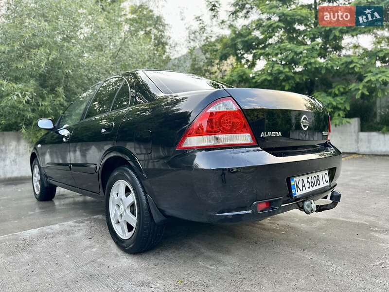 Седан Nissan Almera 2012 в Києві