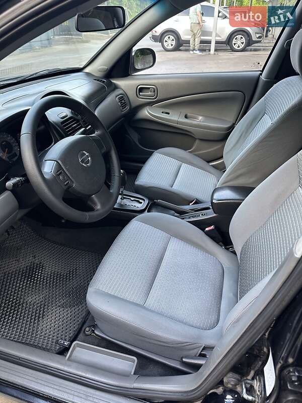 Седан Nissan Almera 2012 в Києві