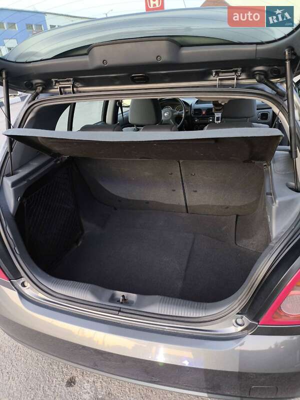 Хетчбек Nissan Almera 2005 в Бучачі