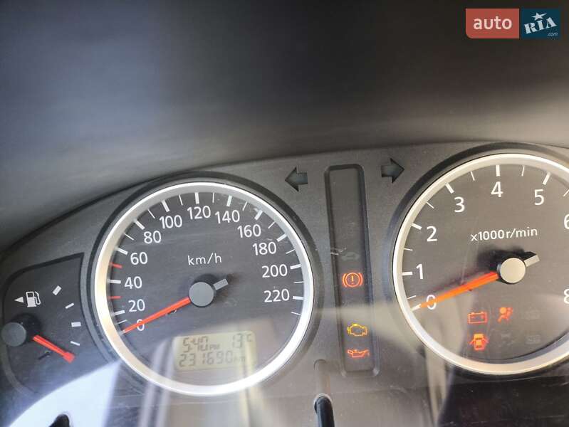 Хетчбек Nissan Almera 2005 в Бучачі