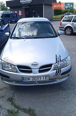 Хэтчбек Nissan Almera 2000 в Вараше