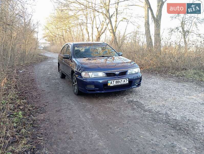 Седан Nissan Almera 1998 в Дубно
