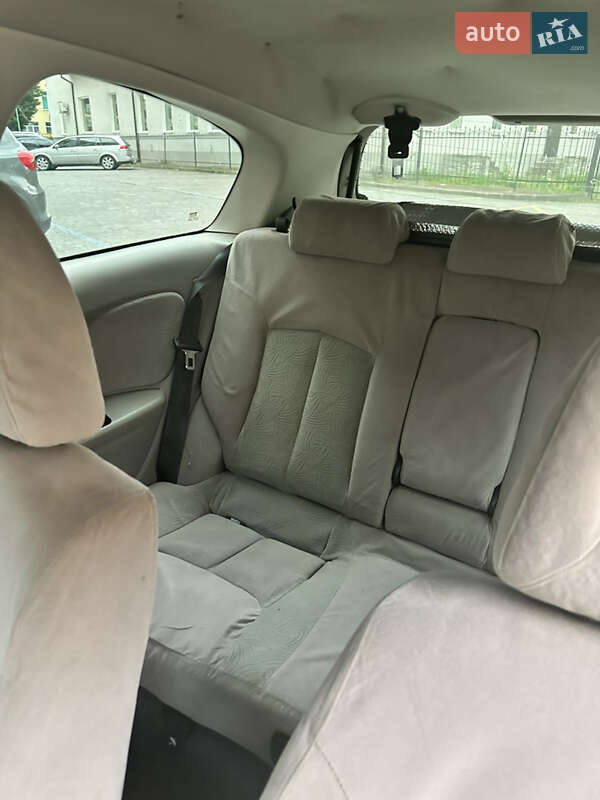 Хэтчбек Nissan Almera 2001 в Ивано-Франковске