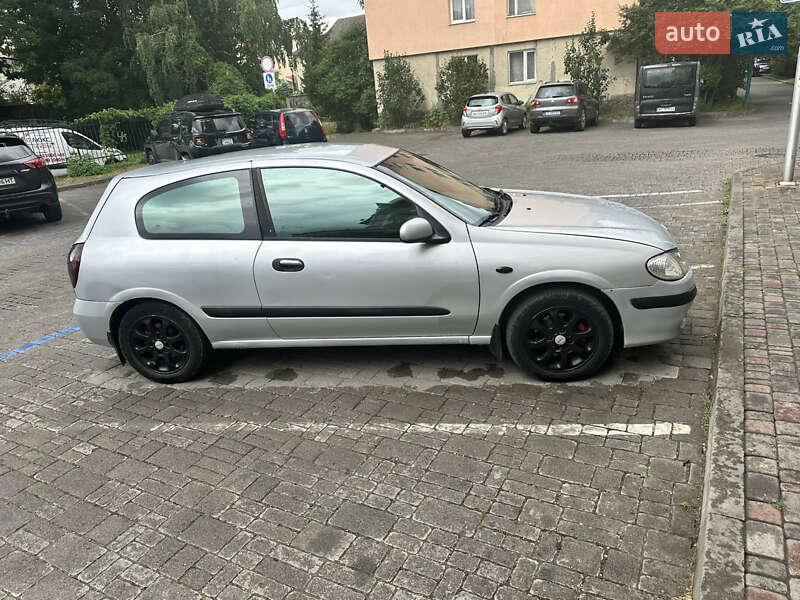 Хэтчбек Nissan Almera 2001 в Ивано-Франковске