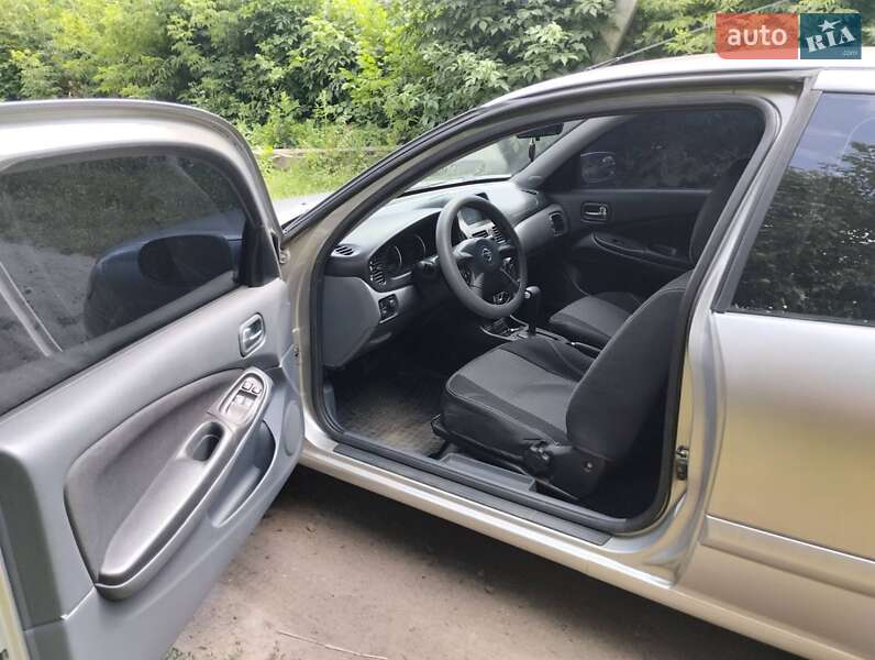 Хэтчбек Nissan Almera 2005 в Умани