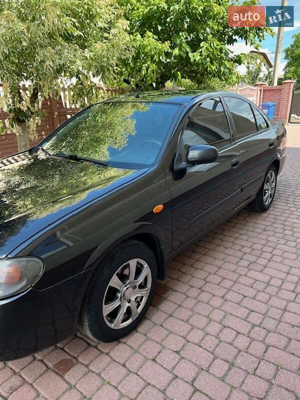Седан Nissan Almera 2004 в Ивано-Франковске