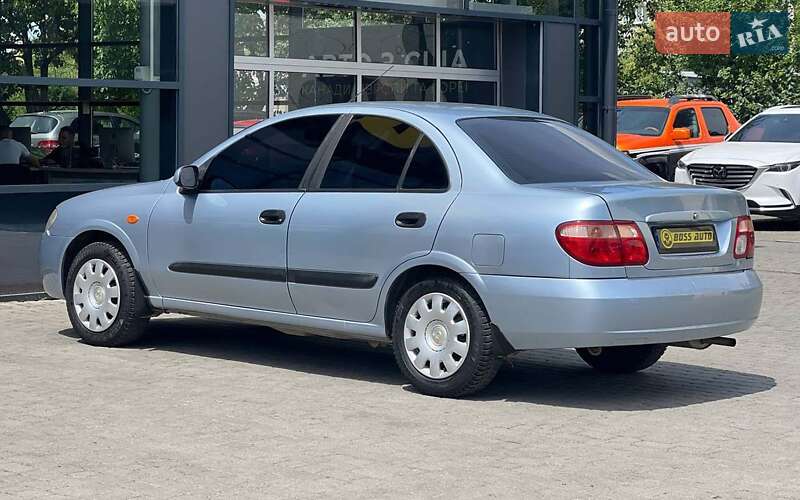 Седан Nissan Almera 2004 в Ивано-Франковске