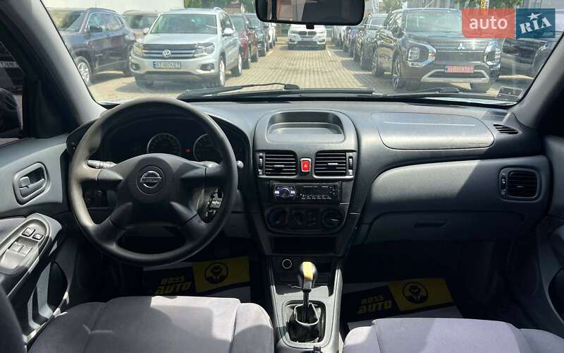 Седан Nissan Almera 2004 в Ивано-Франковске