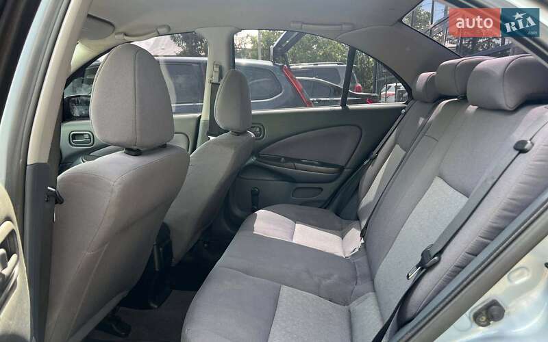 Седан Nissan Almera 2004 в Ивано-Франковске