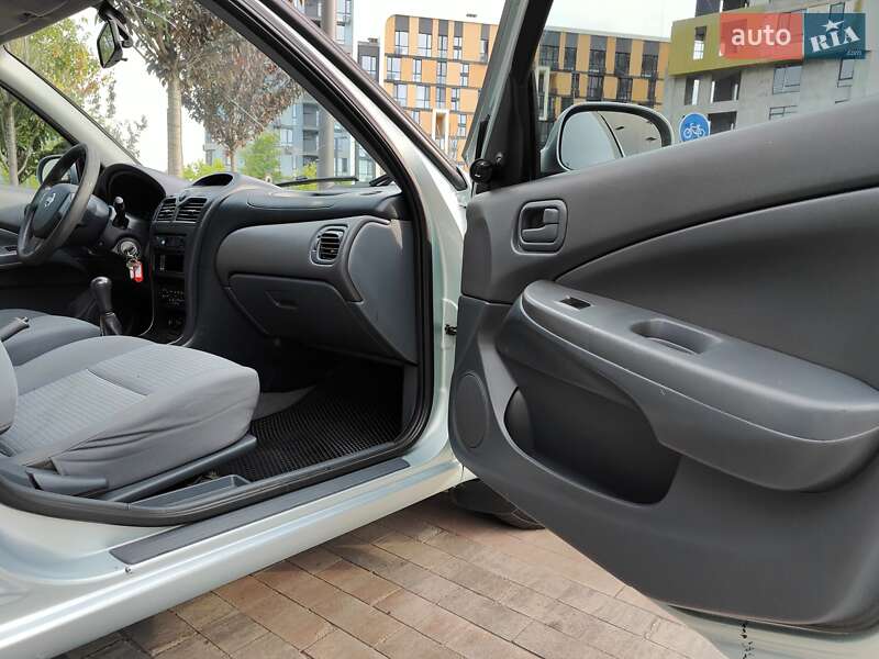 Седан Nissan Almera 2007 в Киеве