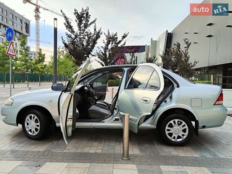 Седан Nissan Almera 2007 в Киеве