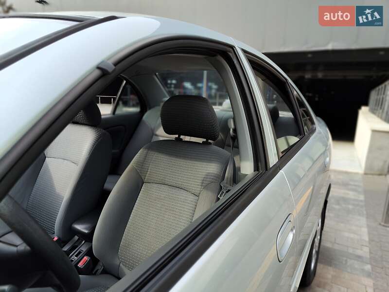 Седан Nissan Almera 2007 в Киеве