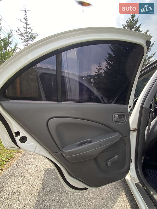 Седан Nissan Almera 2012 в Тернополе