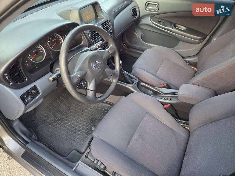 Седан Nissan Almera 2005 в Каменском
