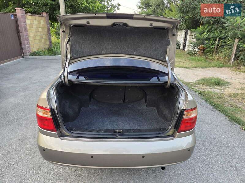 Седан Nissan Almera 2005 в Каменском