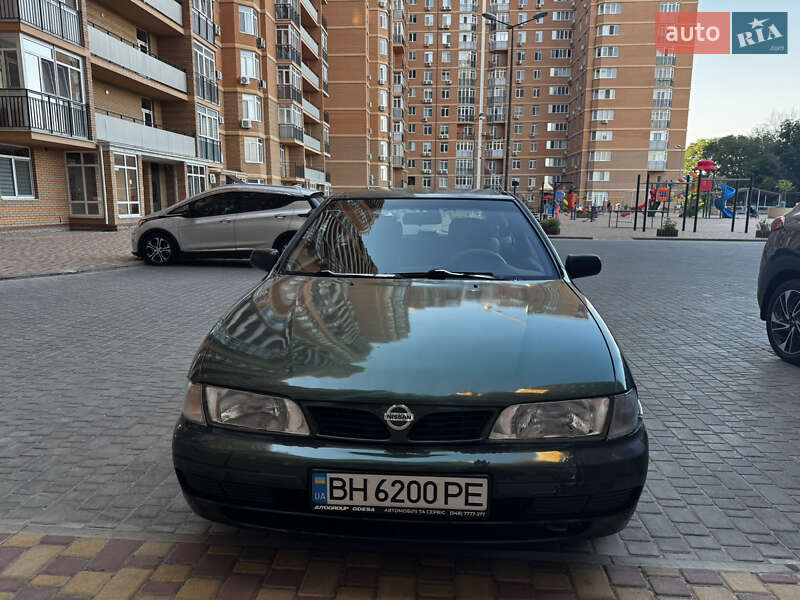 Хэтчбек Nissan Almera 1995 в Одессе