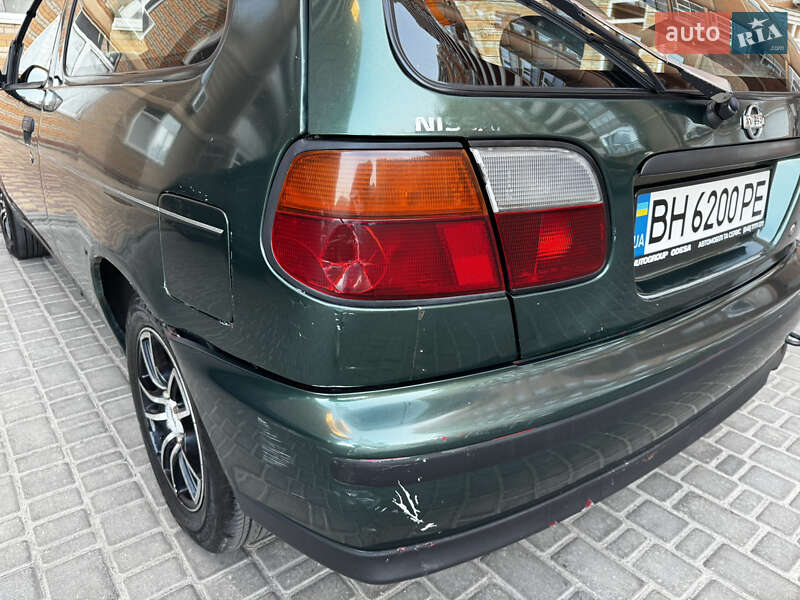 Хэтчбек Nissan Almera 1995 в Одессе