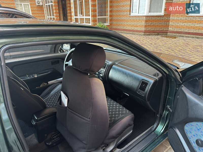 Хэтчбек Nissan Almera 1995 в Одессе