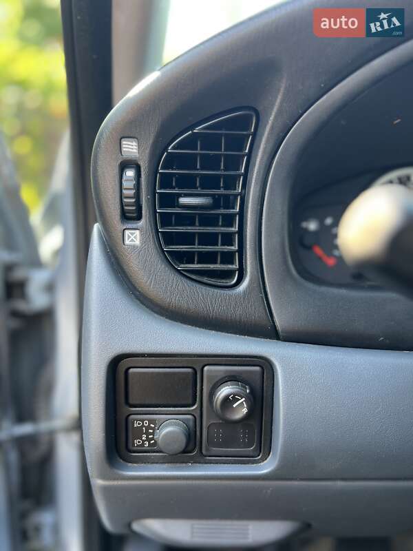 Хэтчбек Nissan Almera 2006 в Днепре