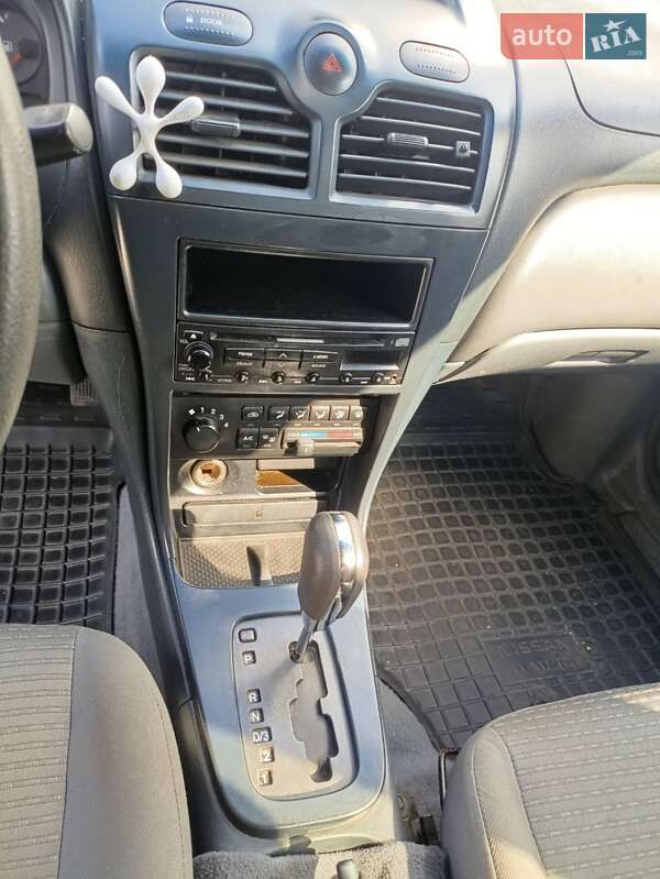 Nissan Almera 2006