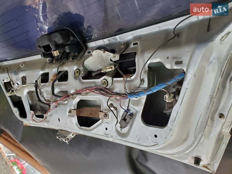 Хетчбек Nissan Almera 1998 в Ярмолинцях