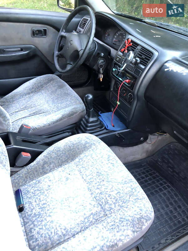 Седан Nissan Almera 1999 в Жмеринці