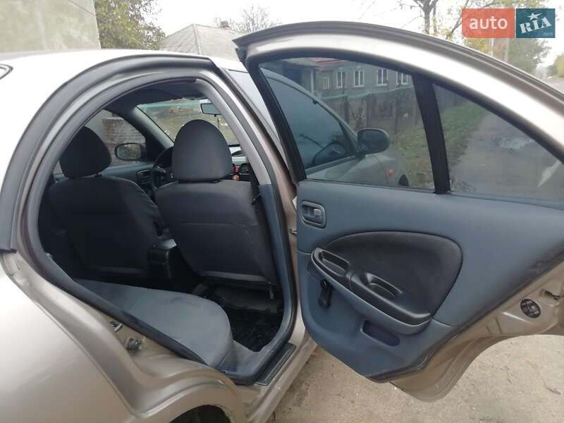 Седан Nissan Almera 2005 в Подільську