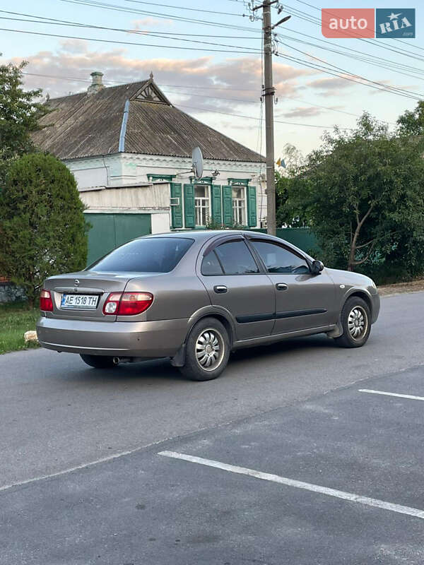 Седан Nissan Almera 2005 в Обухівці