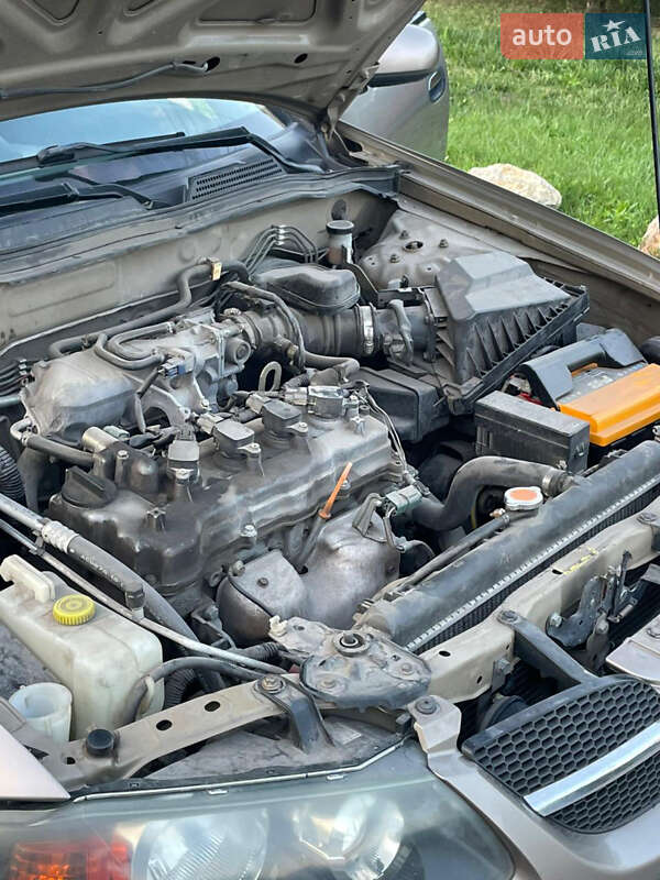 Седан Nissan Almera 2005 в Обухівці