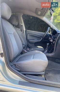 Седан Nissan Almera 2006 в 