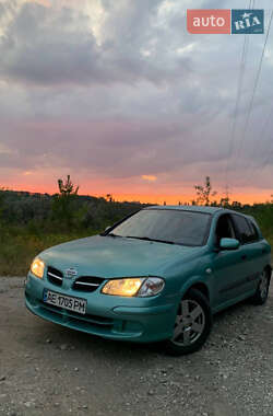 Хетчбек Nissan Almera 2001 в Кам'янському