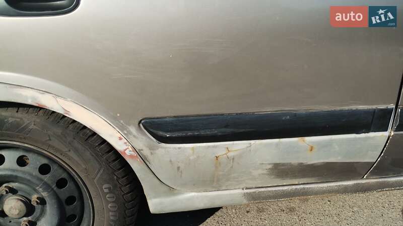 Седан Nissan Almera 2005 в Фастові