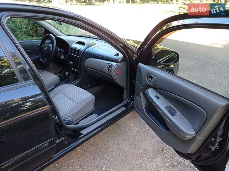 Седан Nissan Almera 2011 в Чернигове