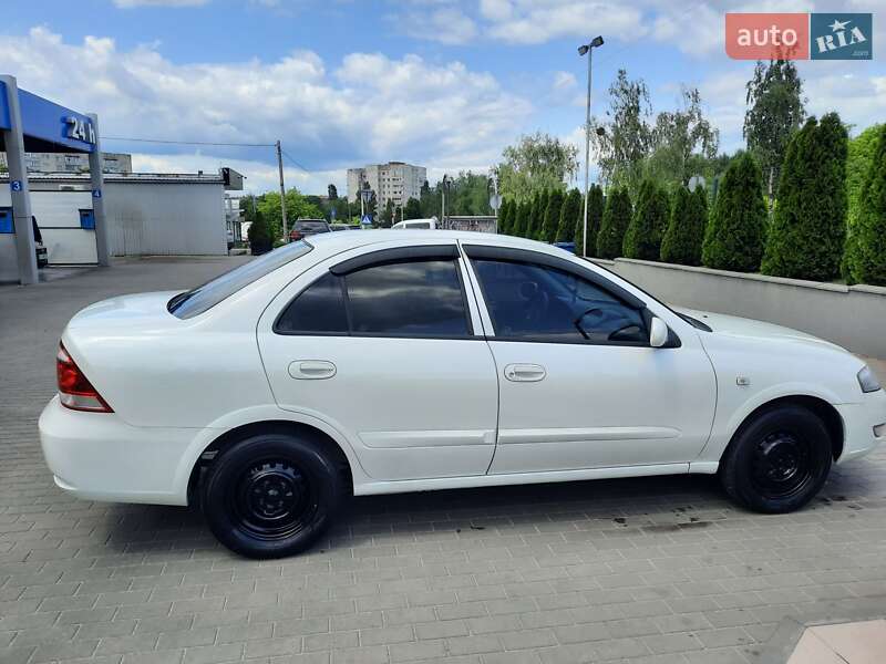 Седан Nissan Almera 2012 в Вараші