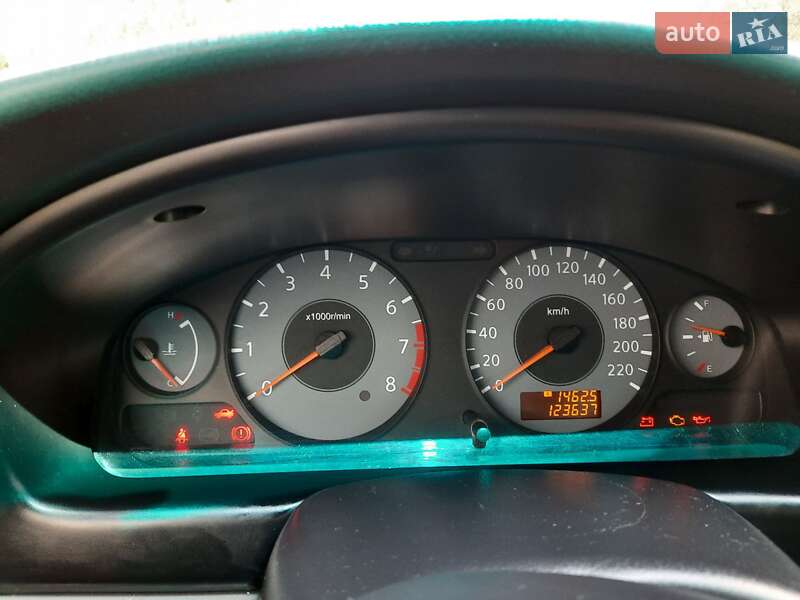 Седан Nissan Almera 2012 в Вараші