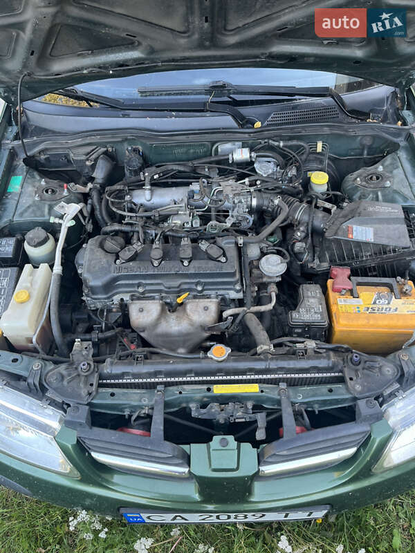 Седан Nissan Almera 2001 в Ямполе