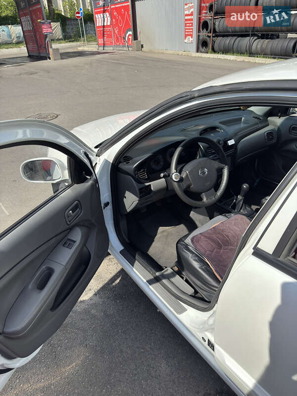 Седан Nissan Almera 2012 в Києві