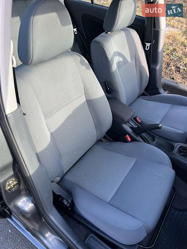 Хэтчбек Nissan Almera 2005 в Киеве