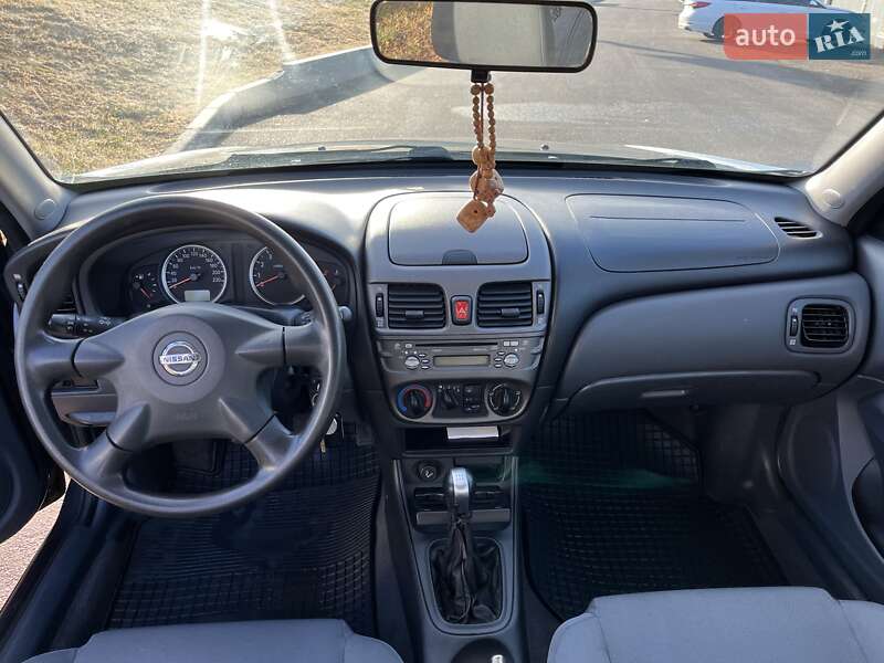 Хэтчбек Nissan Almera 2005 в Киеве